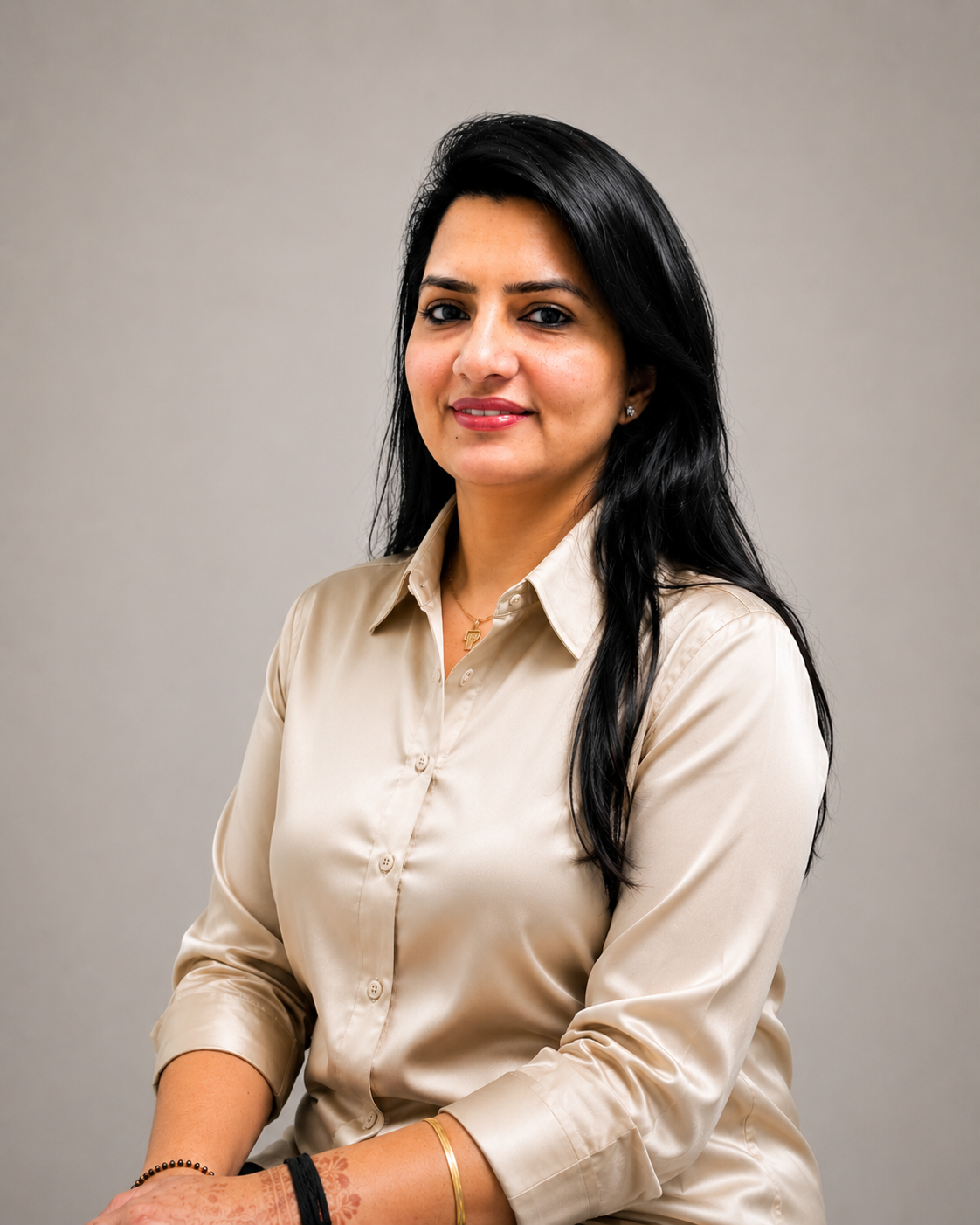 Portrait of Bhavisha Ramtani, product designer and UX researcher.